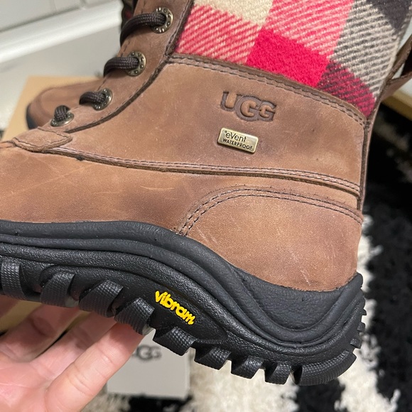 NIB Women’s UGG Adirondack II Plaid Stout Heavy-duty Winter Boots Multicolors - Picture 8 of 16